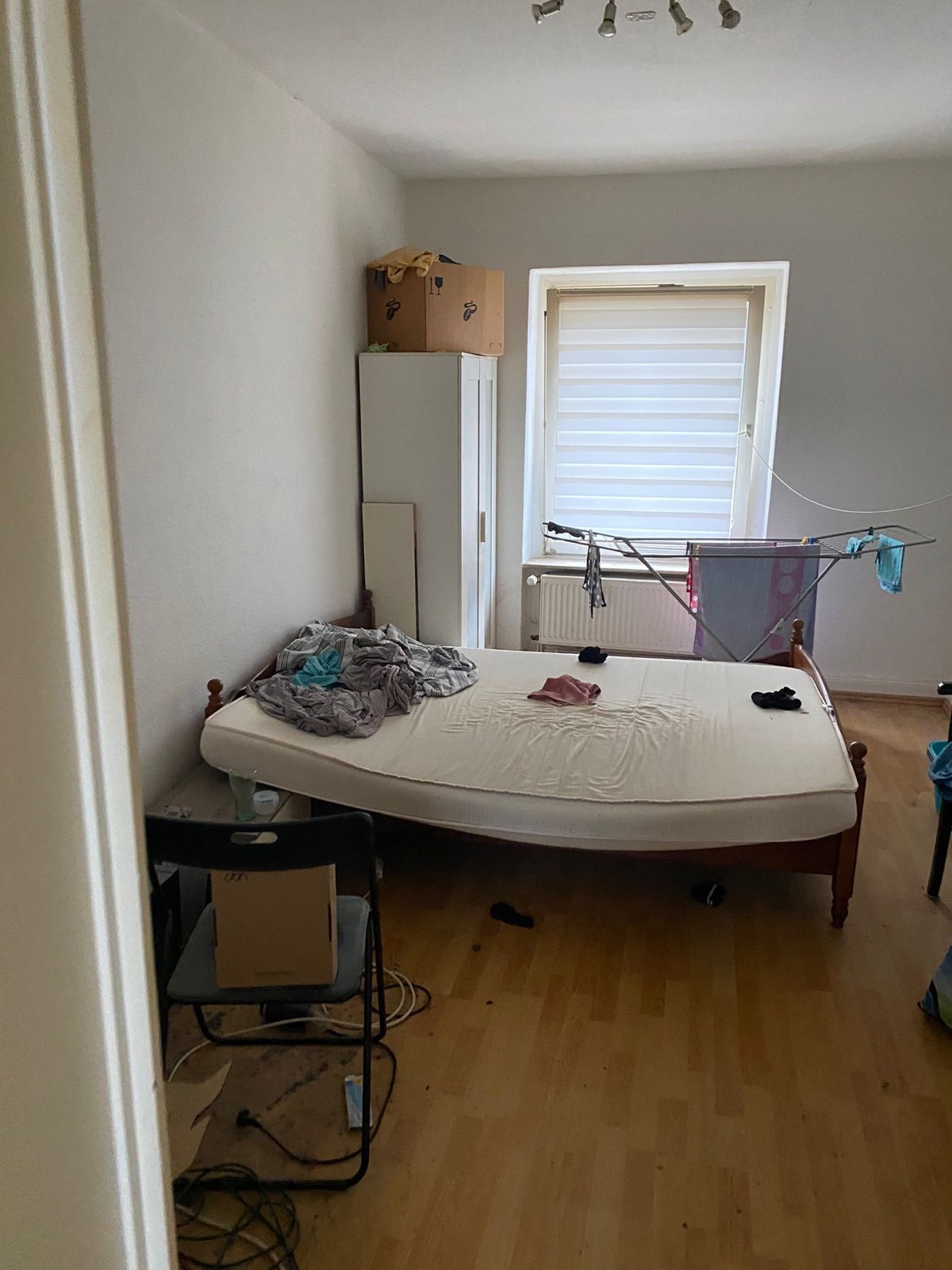 Schlafzimmer mit Möbeln vor der Haushaltsauflösung